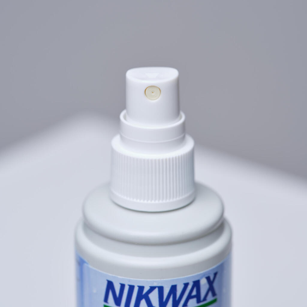 Impregnačný sprej na kožu a textil na obnovenie vodoodpudivosti Nikwax