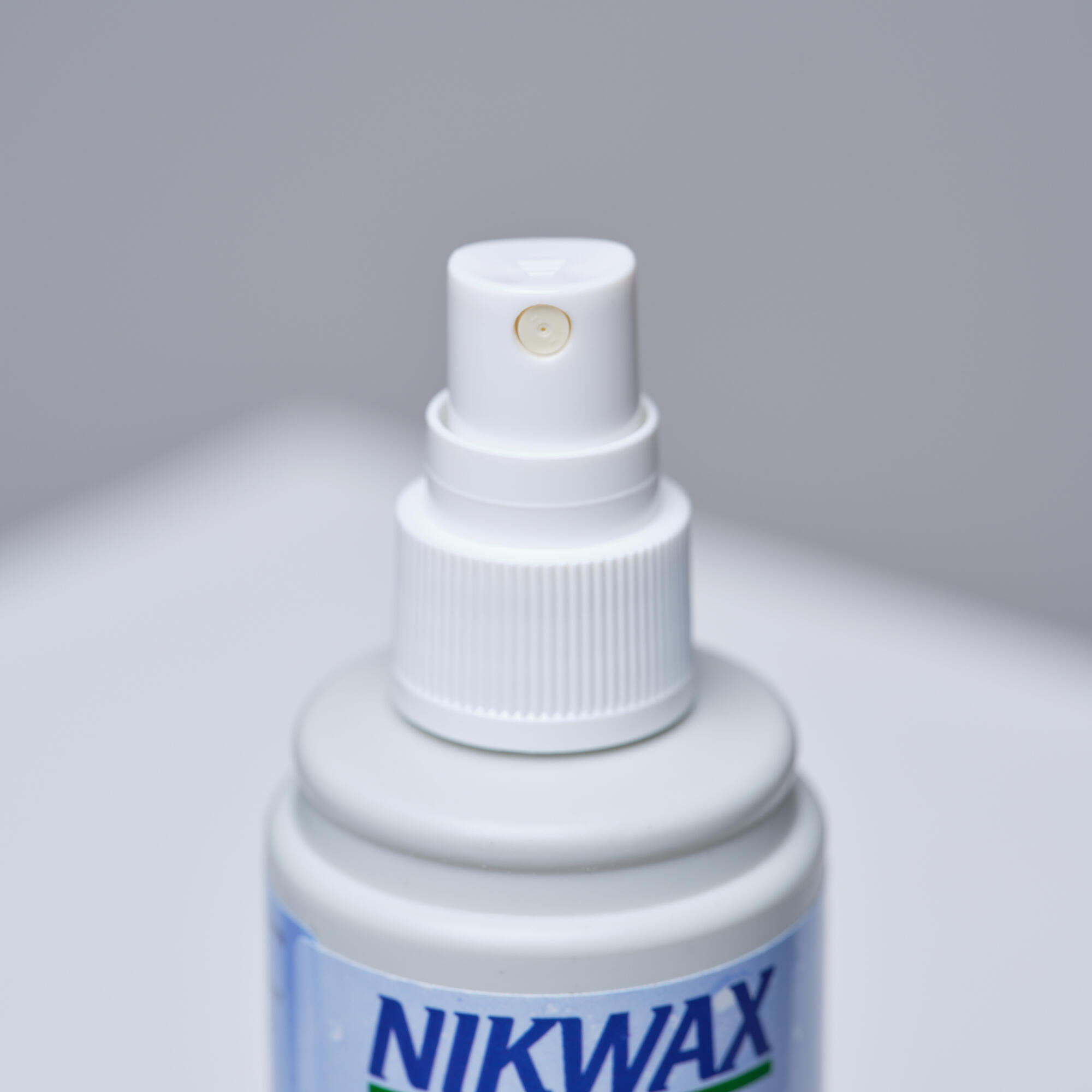 Water-repellent spray for leather and textiles Nikwax