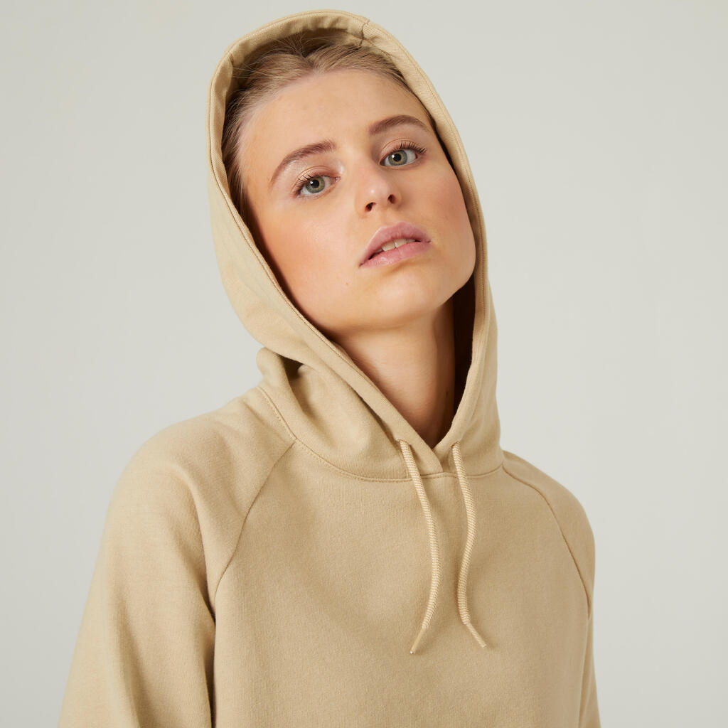 Sieviešu īsais fitnesa džemperis ar kapuci “Crop 520”, smilškrāsas