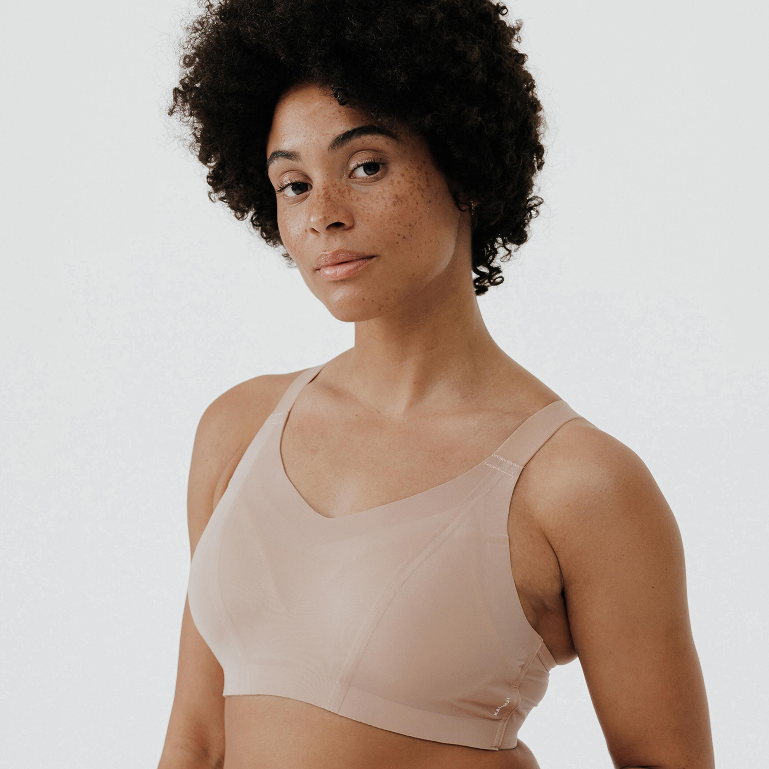 Women's invisible sports bra with high-support cups - Beige 1/11