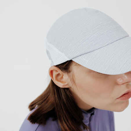 Vyrams ir moterims tinkanti reguliuojama bėgimo kepuraitė „Kiprun“, šviesi pilka