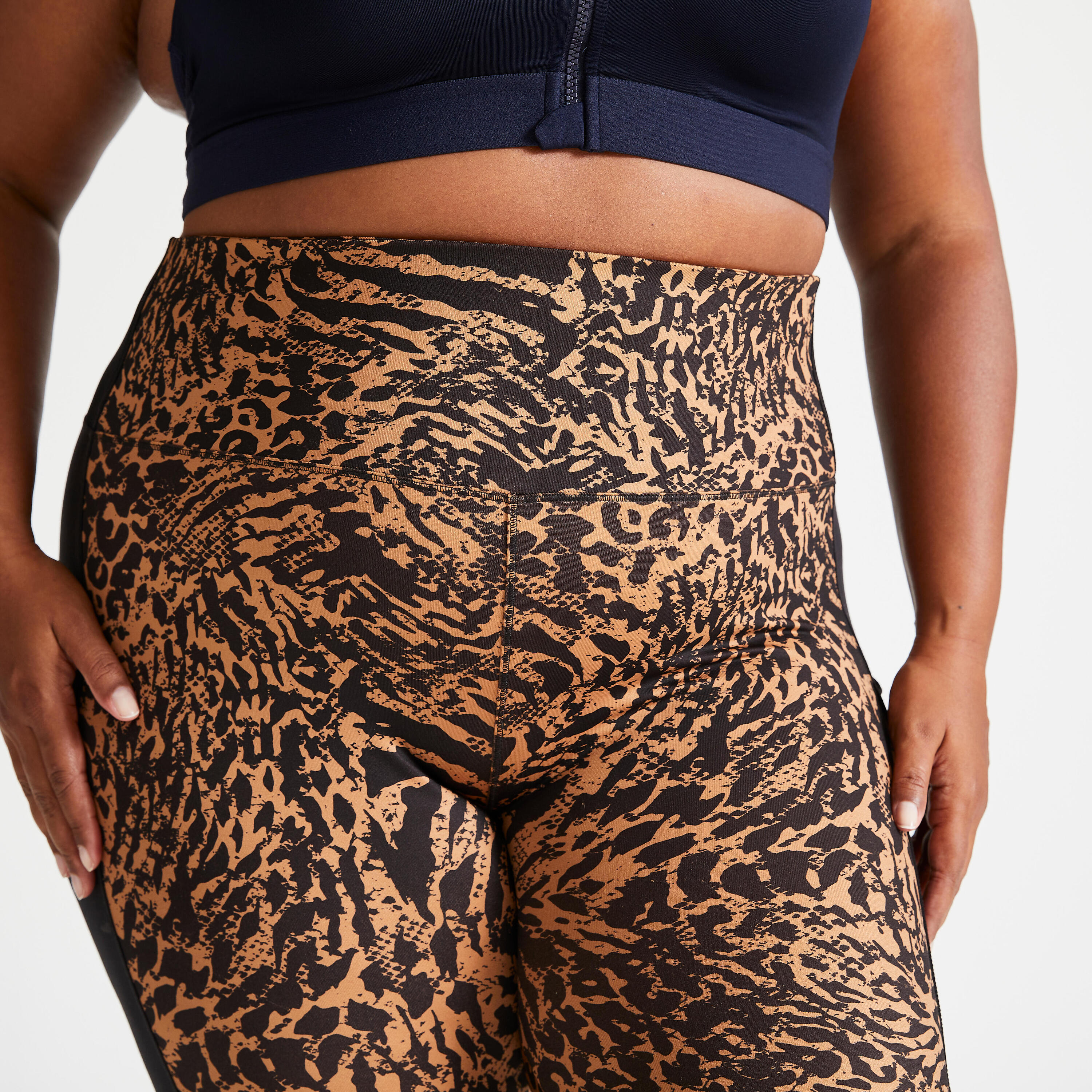 Women's plus size sports leggings with pocket, leopard print 3/5