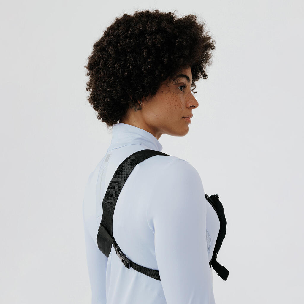 Bežecká taška s dvoma spôsobmi nosenia pre ženy aj mužov 0,5 l čierna