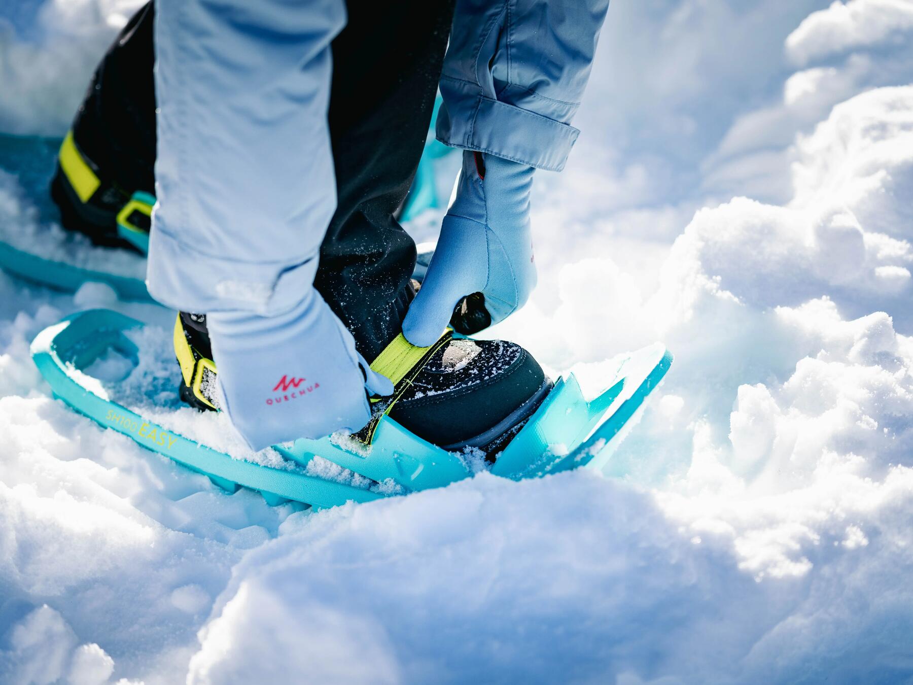 So ziehst du die Schneeschuhe richtig an