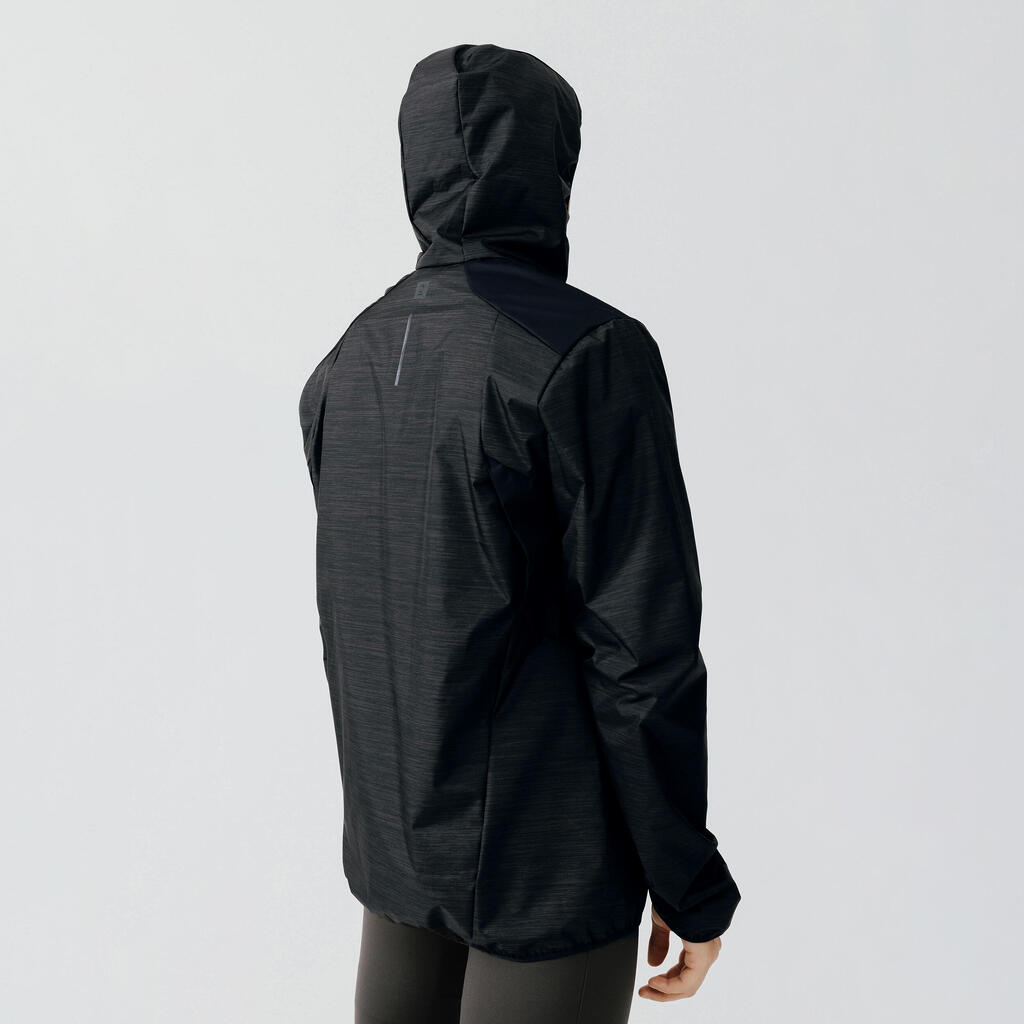 CHAQUETA IMPERMEABLE DE RUNNING HOMBRE KIPRUN RUN 100 NEGRO 