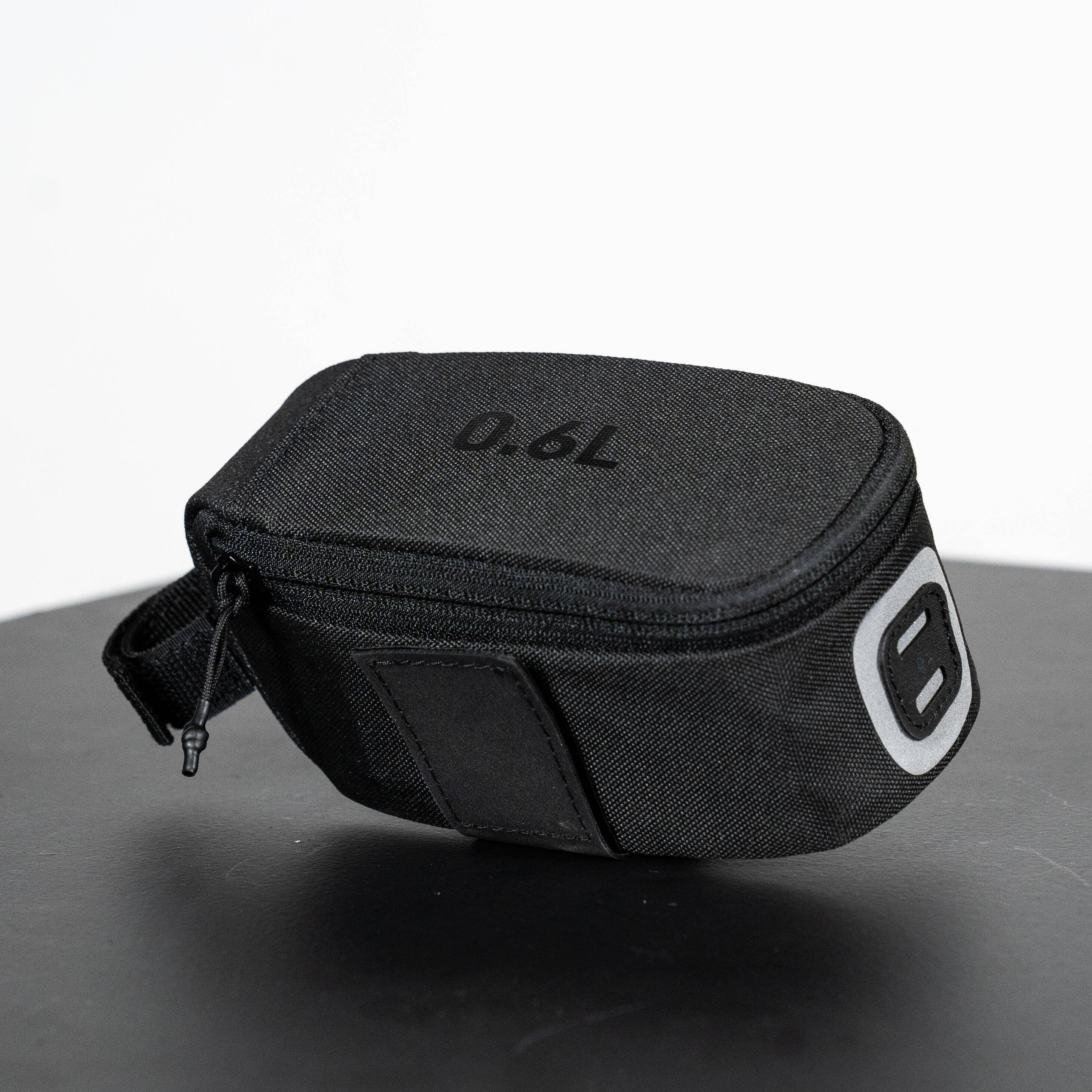 Saddle Bag Kit Easy M 0.6L + Multitool + 3 Tyre Lever - Black -  4
