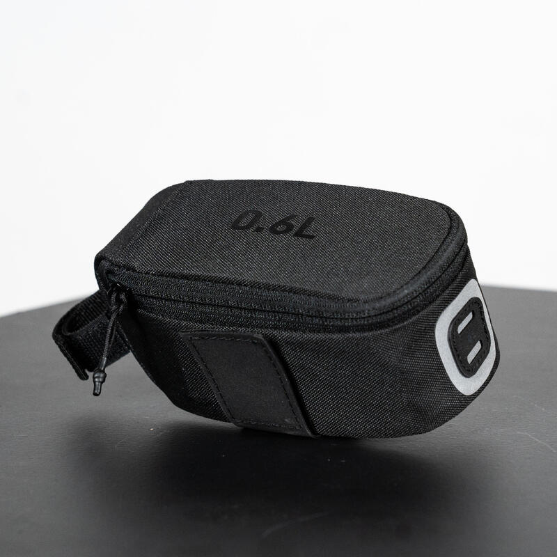 Saddle Bag Kit Easy M 0.6L + Multitool + 3 Tyre Lever - Black
