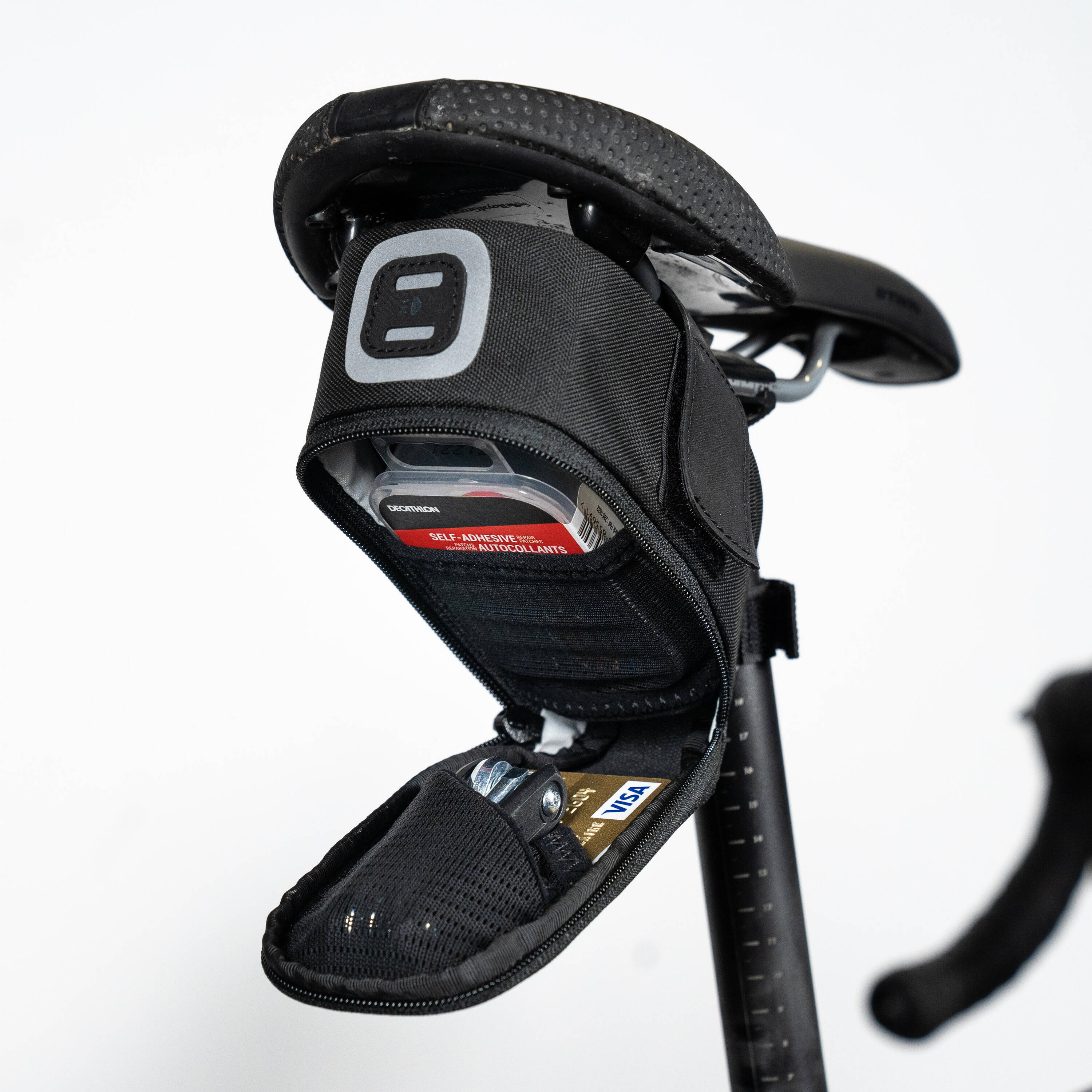 Saddle Bag Kit Easy M 0.6L + Multitool + 3 Tyre Lever - Black -  2
