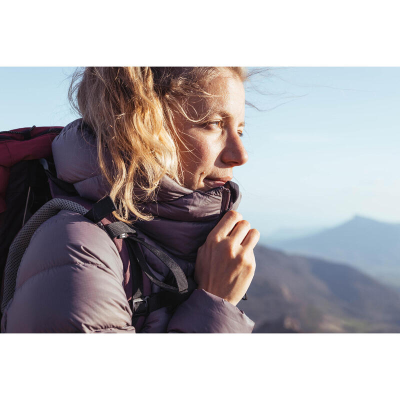 Plumífero de montaña y trekking con capucha Mujer Forclaz MT500