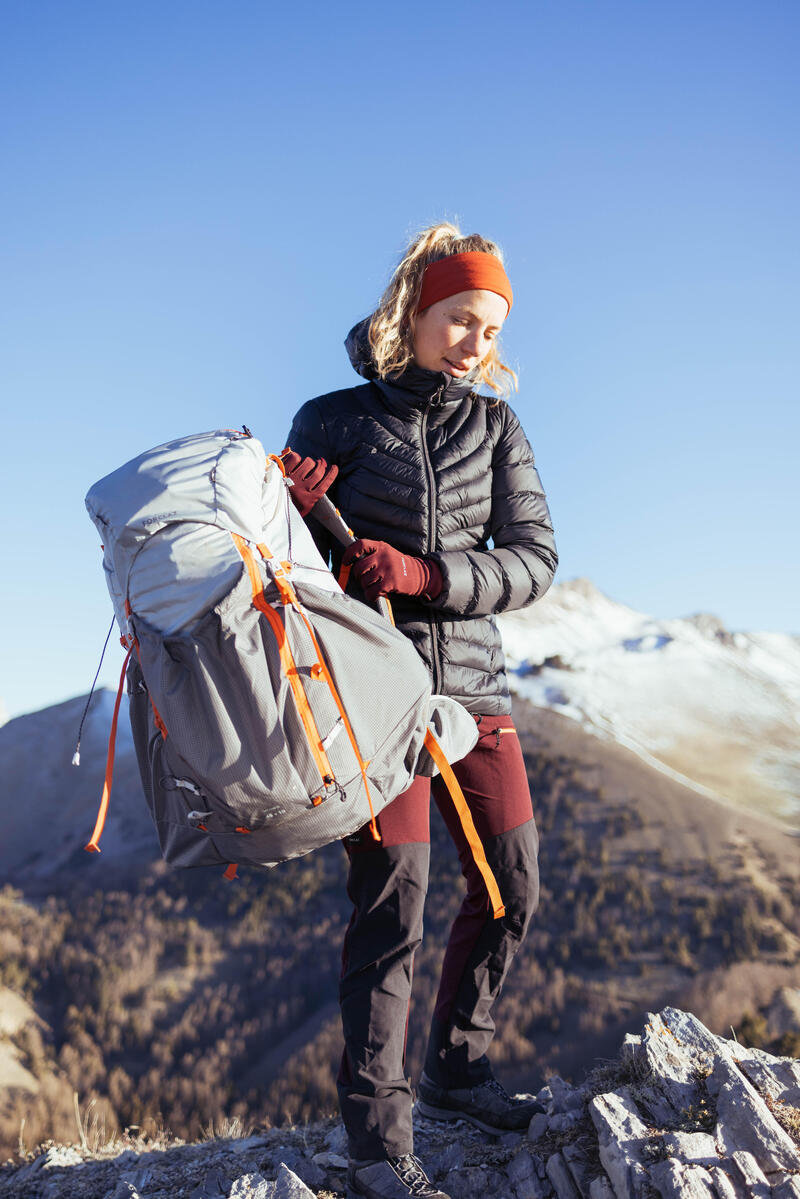 Plumífero de montaña y trekking con capucha Mujer Forclaz MT500