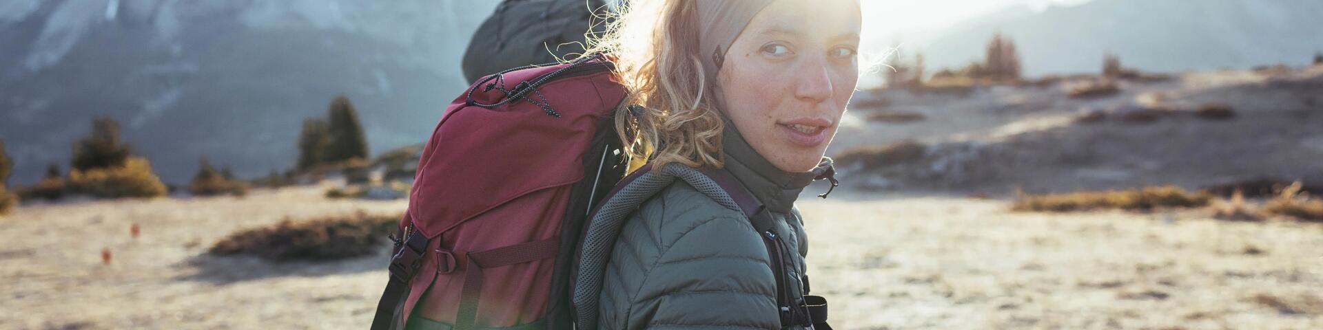 Como fazer a manutenção e reparação de uma mochila de grande caminhada?