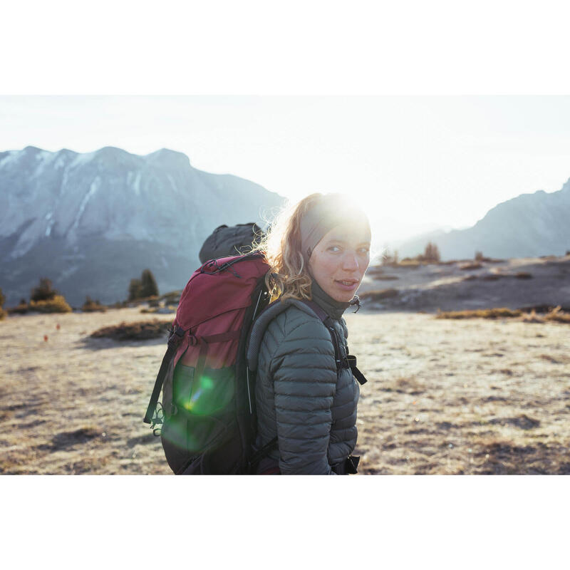 Rucsac Trekking la munte cu husă ploaie MT100 EASYFIT 50L Bordo Damă