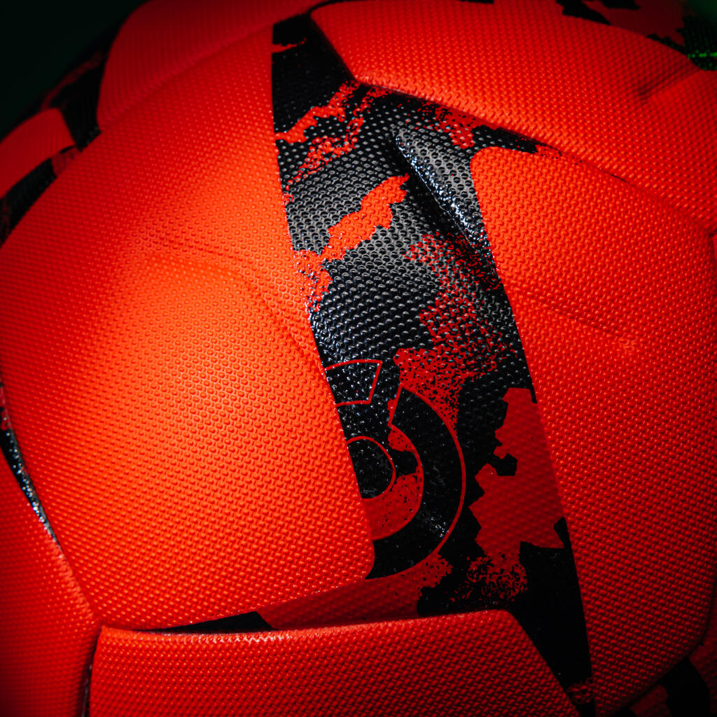 Službena nogometna lopta BKT Ligue 2 za utakmice zimi 2023