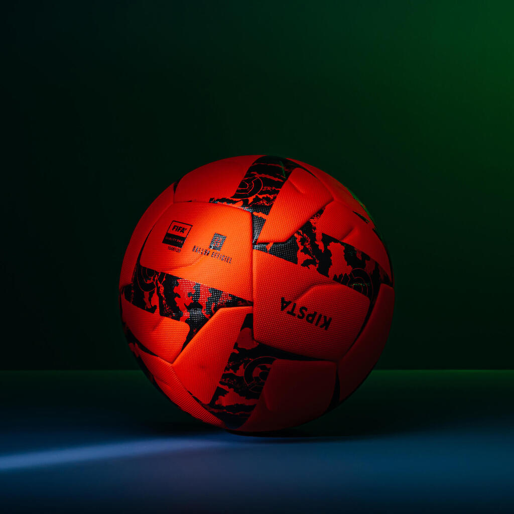“Uber Eats” 1. līgas oficiālā futbola spēļu bumba 2023