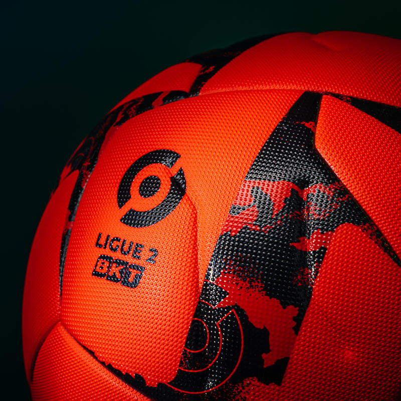 Fotbalový míč 2. francouzské ligy BKT oficiální Match Ball 2022