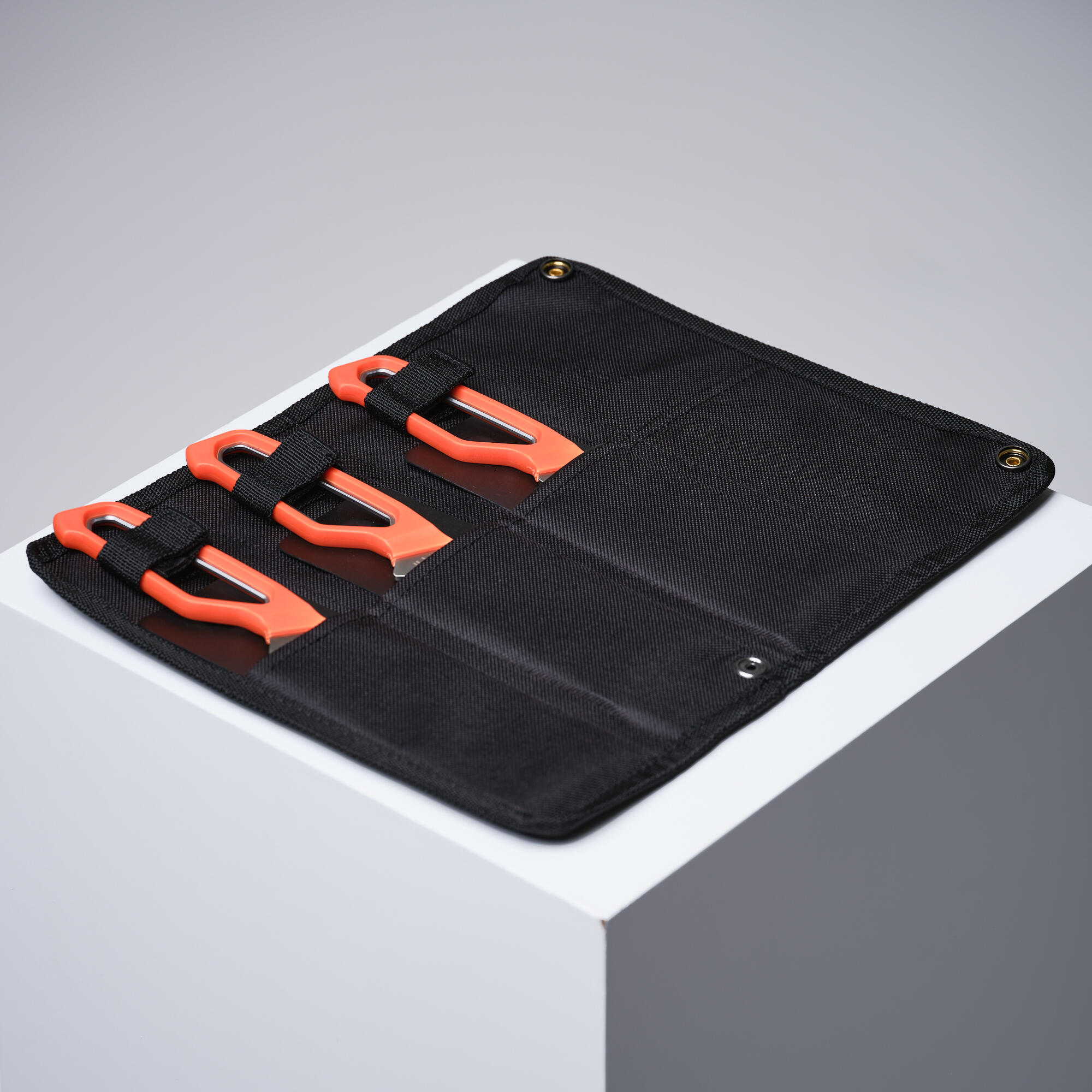 Lightweight, compact set of 3 game knives - orange