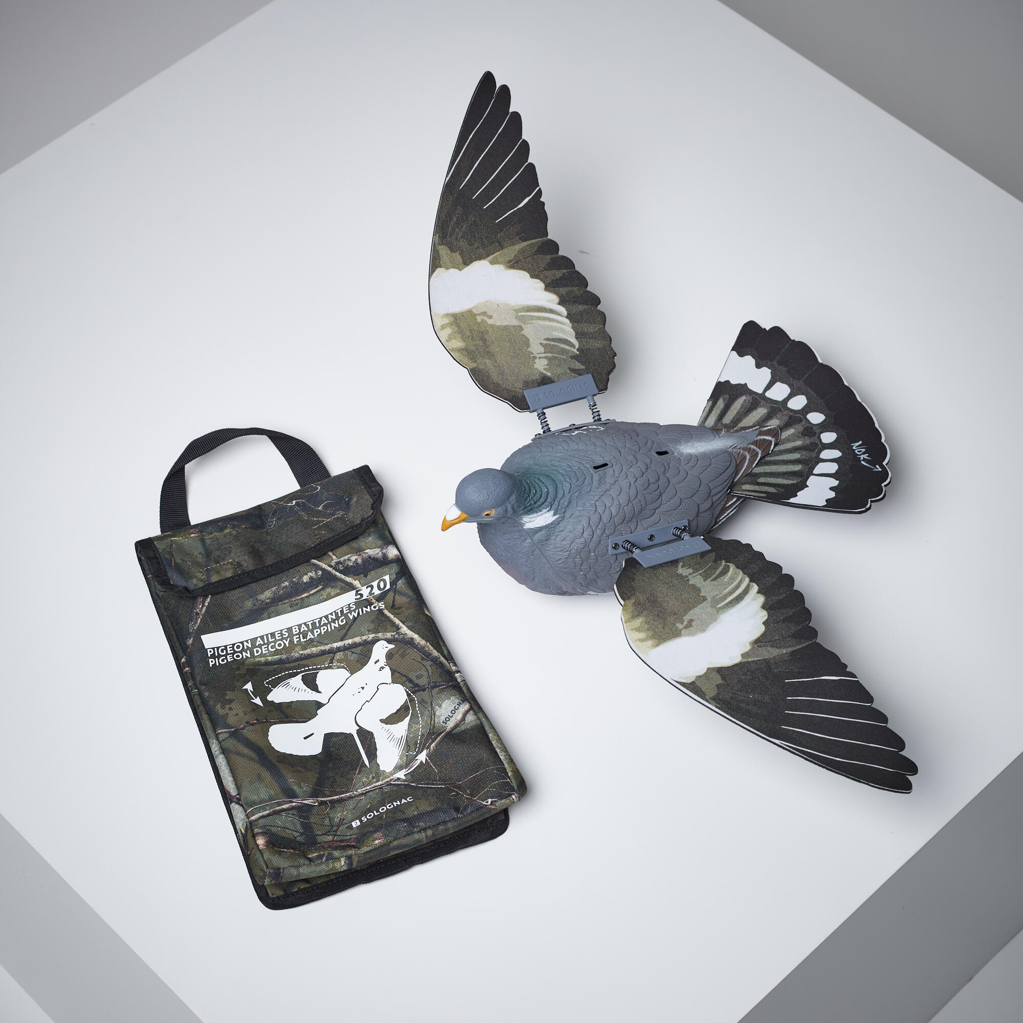 FORME PIGEON AILES BATTANTES 520 9/17