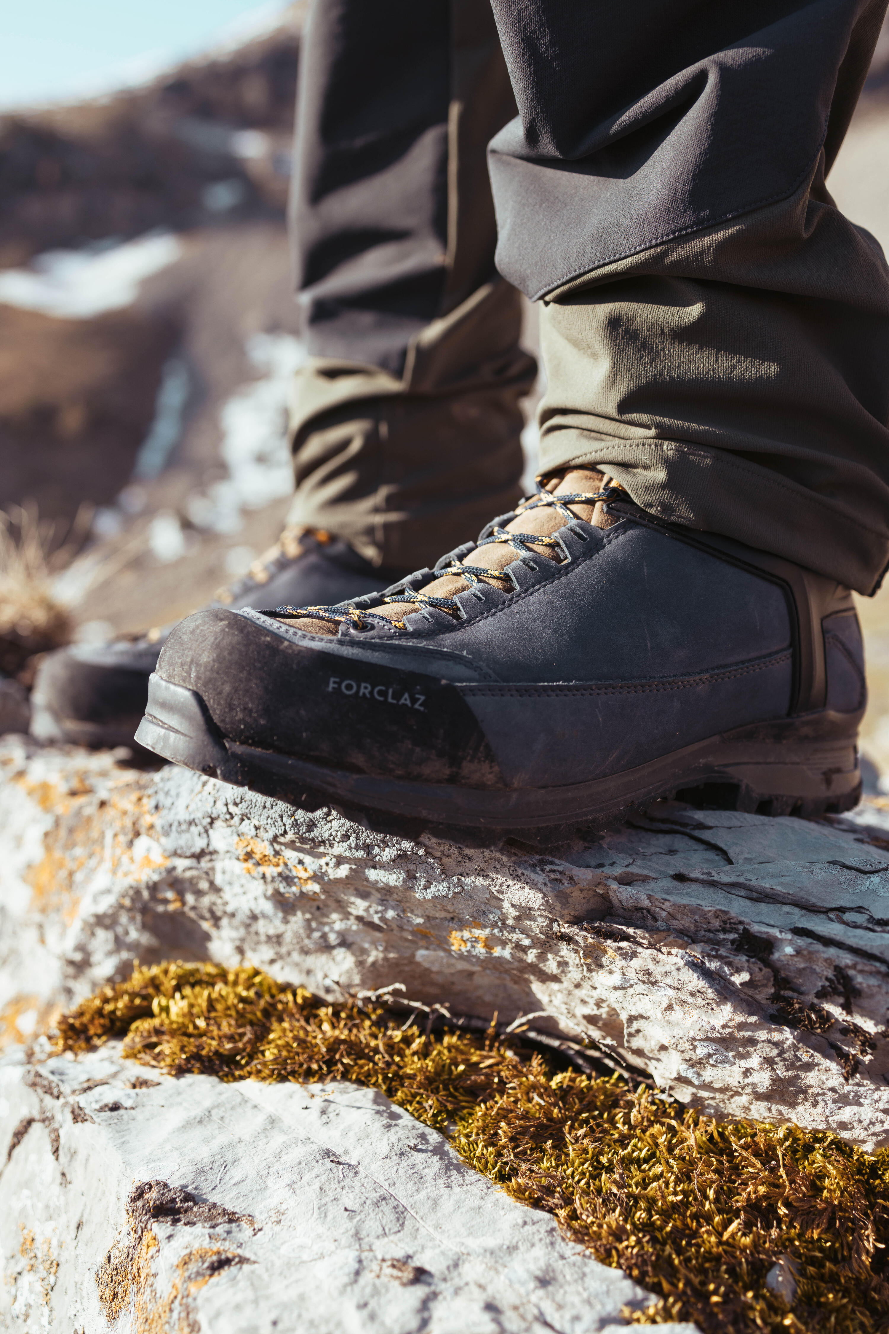 MEN'S WATERPROOF LEATHER HIGH HIKING BOOTS VIBRAM - MT500 ULTRA 2/11