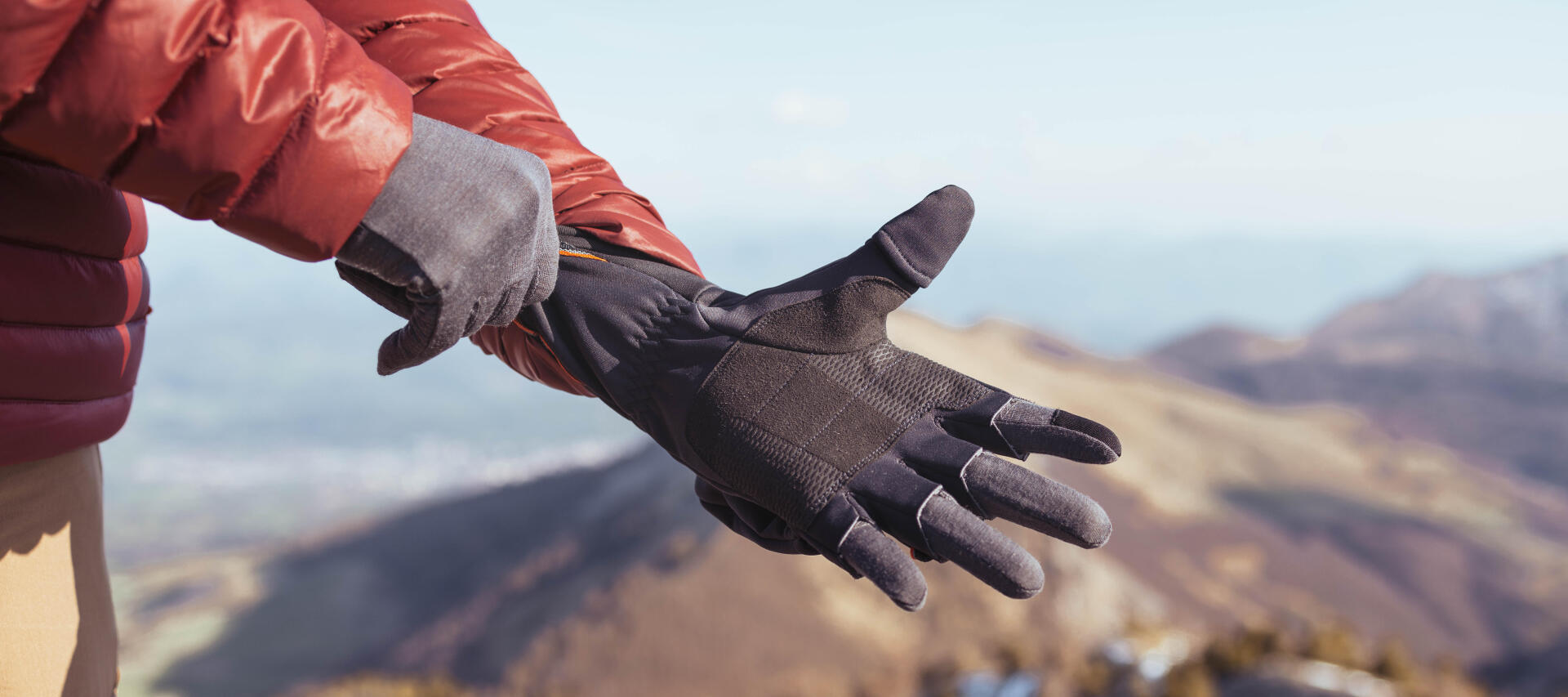 Which pair of extreme-cold-weather gloves should I choose?