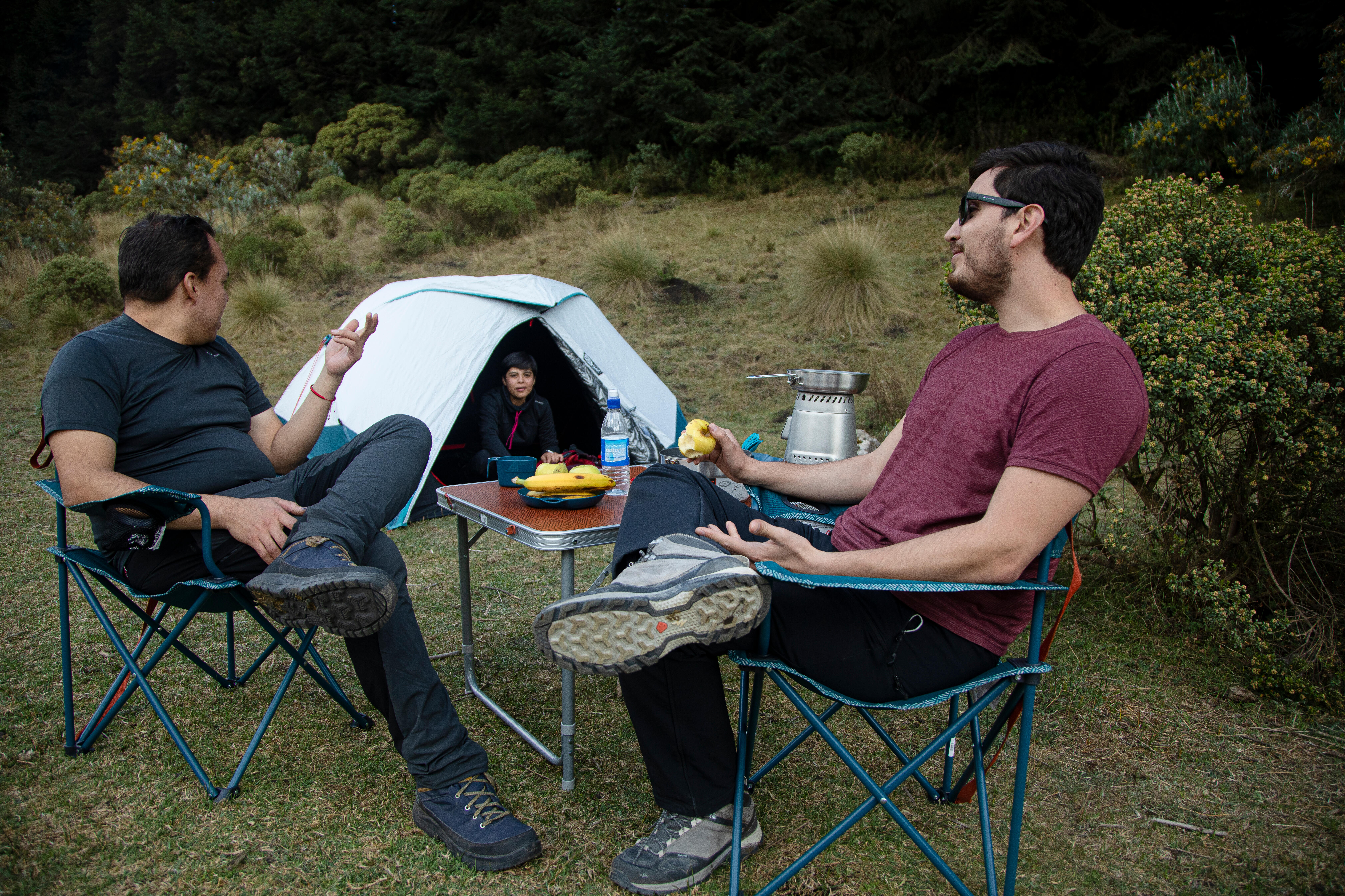 Chaises et tables de camping