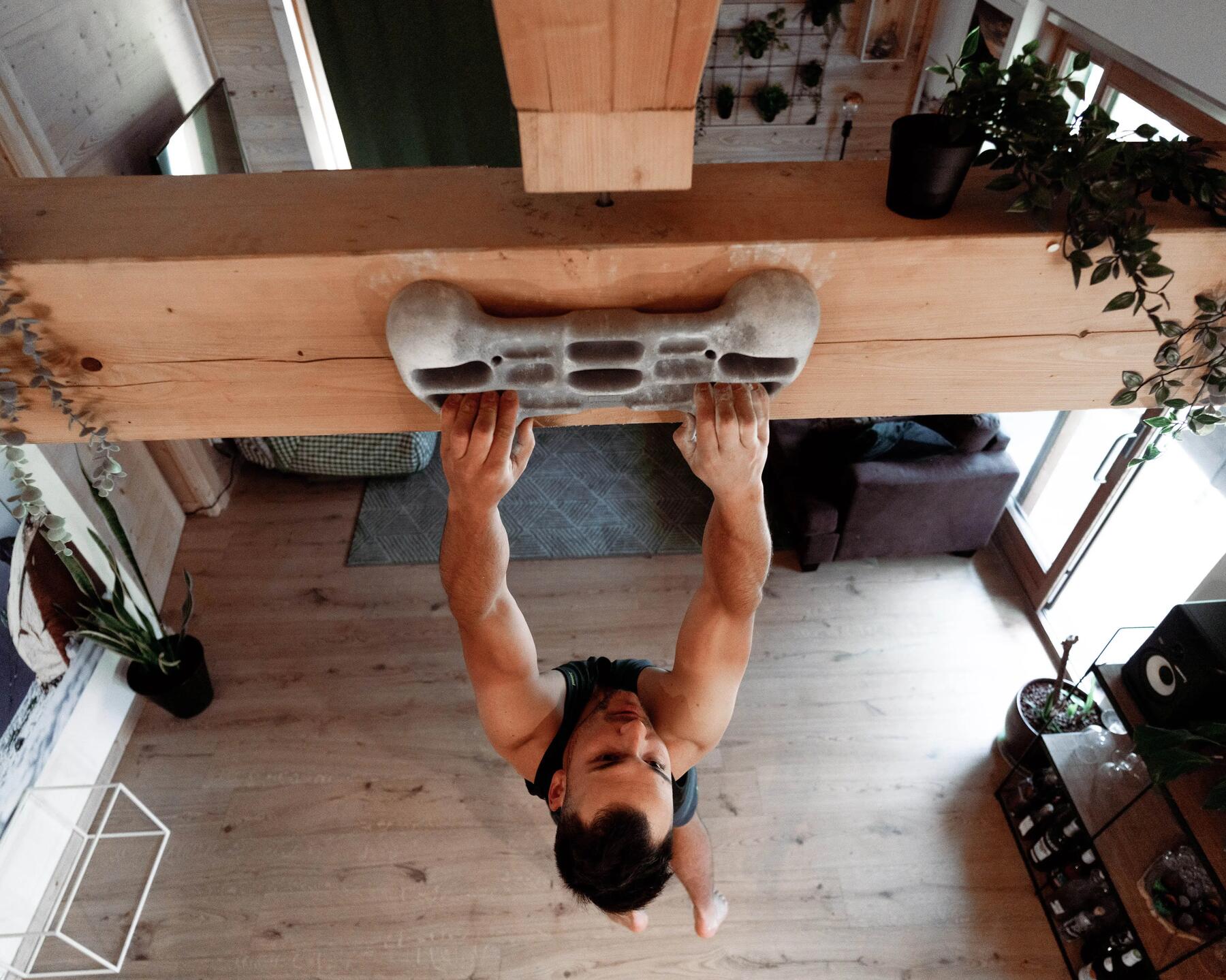 climbing-gifts-for-climbers-training-beam-ballsy-board-simond