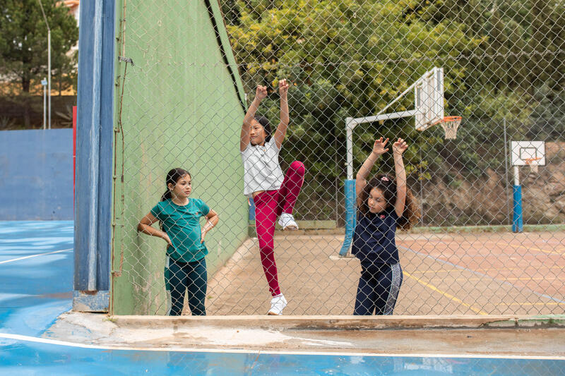 Leggings bambina ginnastica S 500 traspiranti vita alta con tasca petrolio