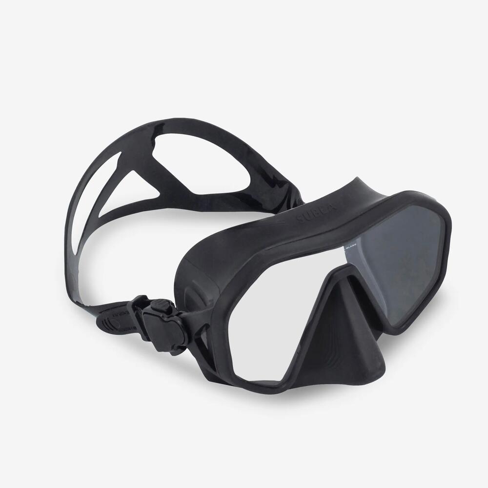 How do you change the strap on your scuba diving mask?