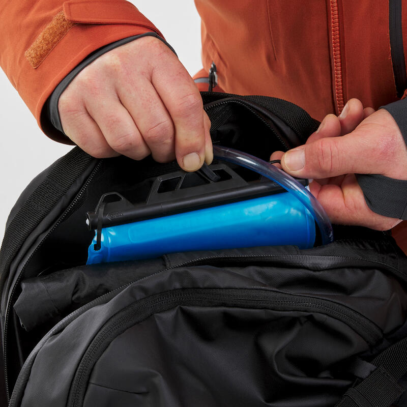 Rugzak voor freeride/allmountain skiën en snowboarden 100 wit/zwart 23 liter