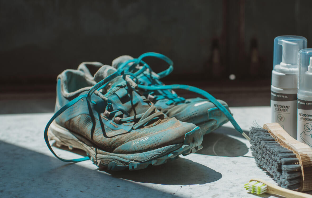 Como limpar o interior do calçado de desporto?