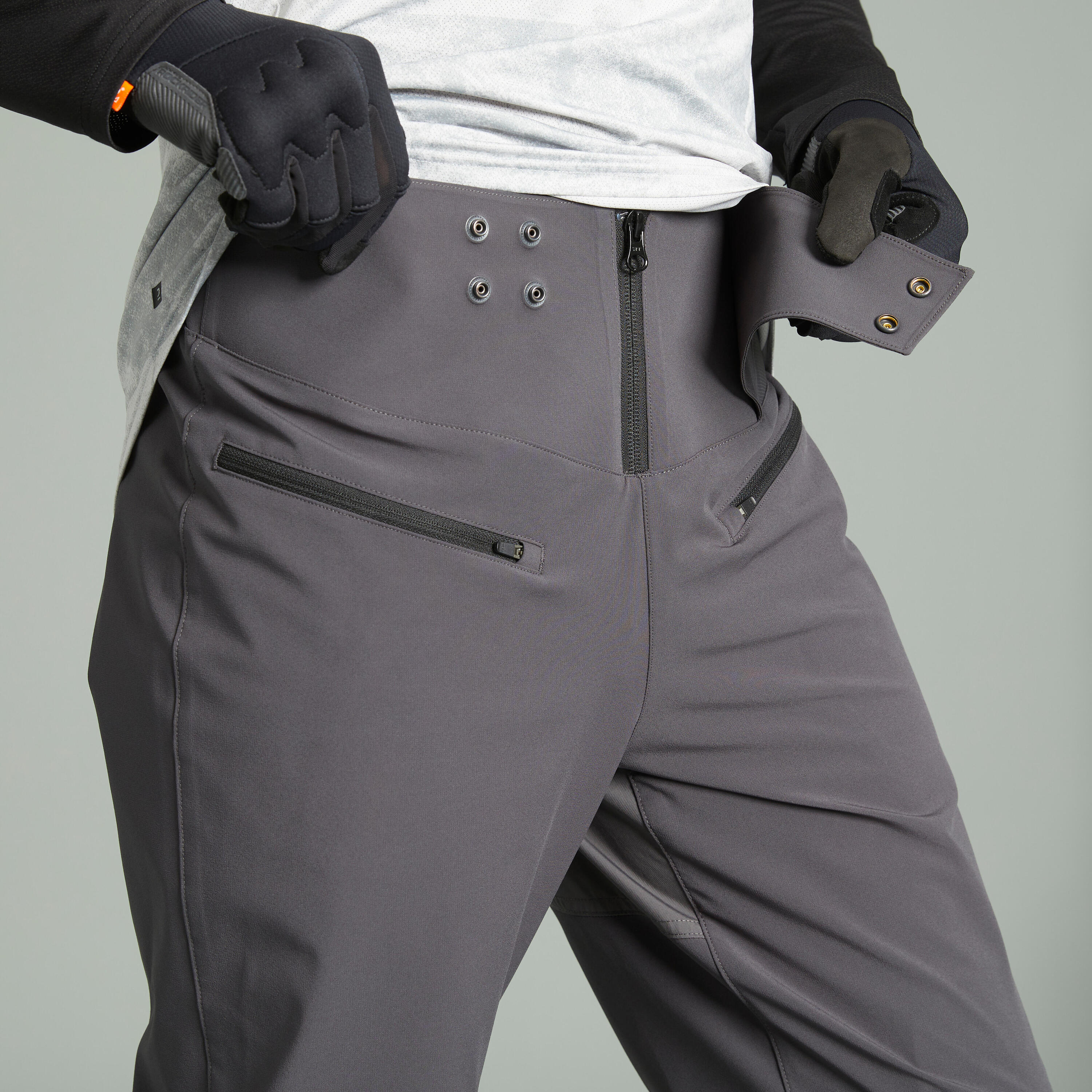 pantalon-ciclismo-all-mountain-largo-de-hombre-rockrider-gris.jpg