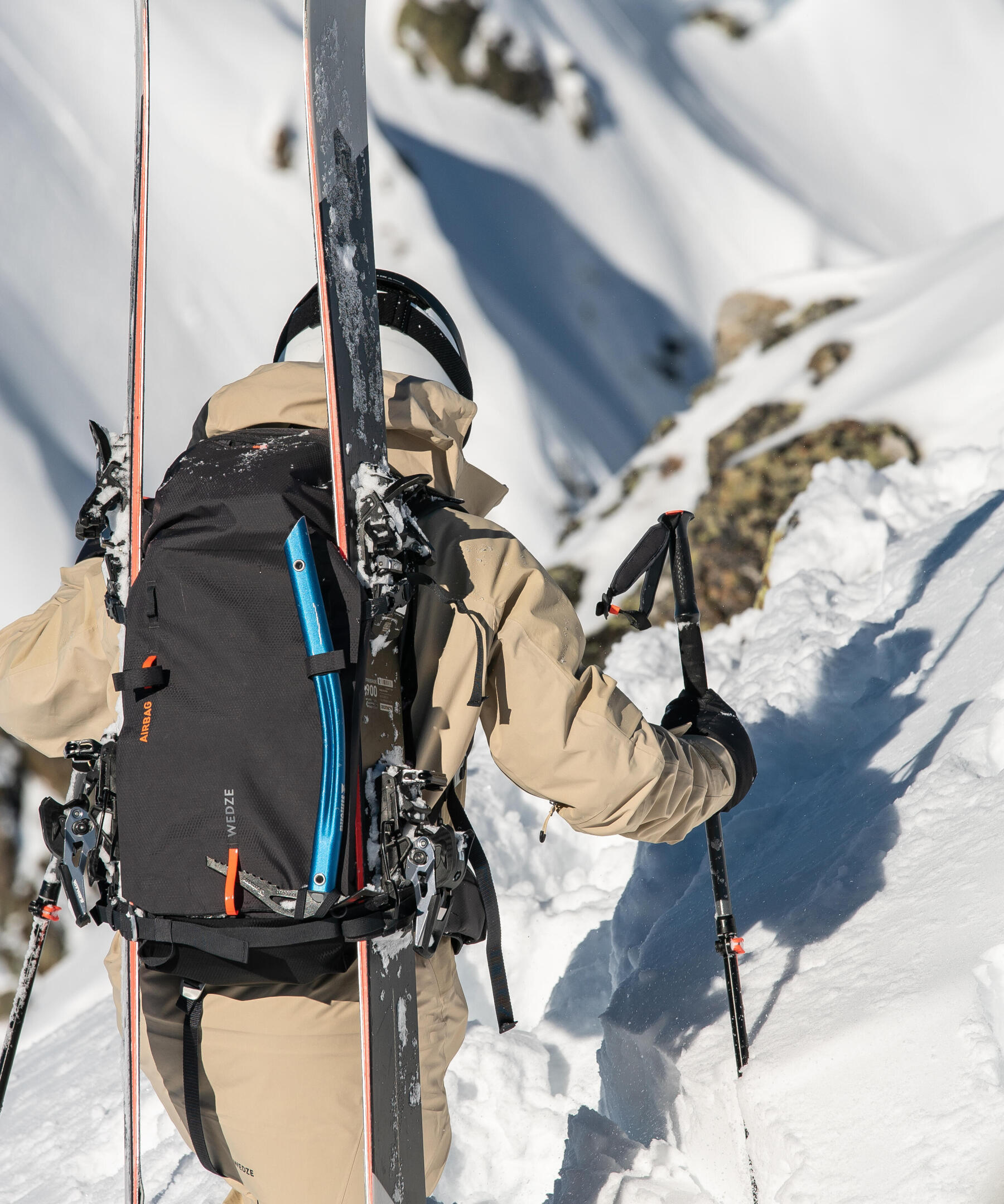 Comment attacher ses skis de randonn e sur son sac dos