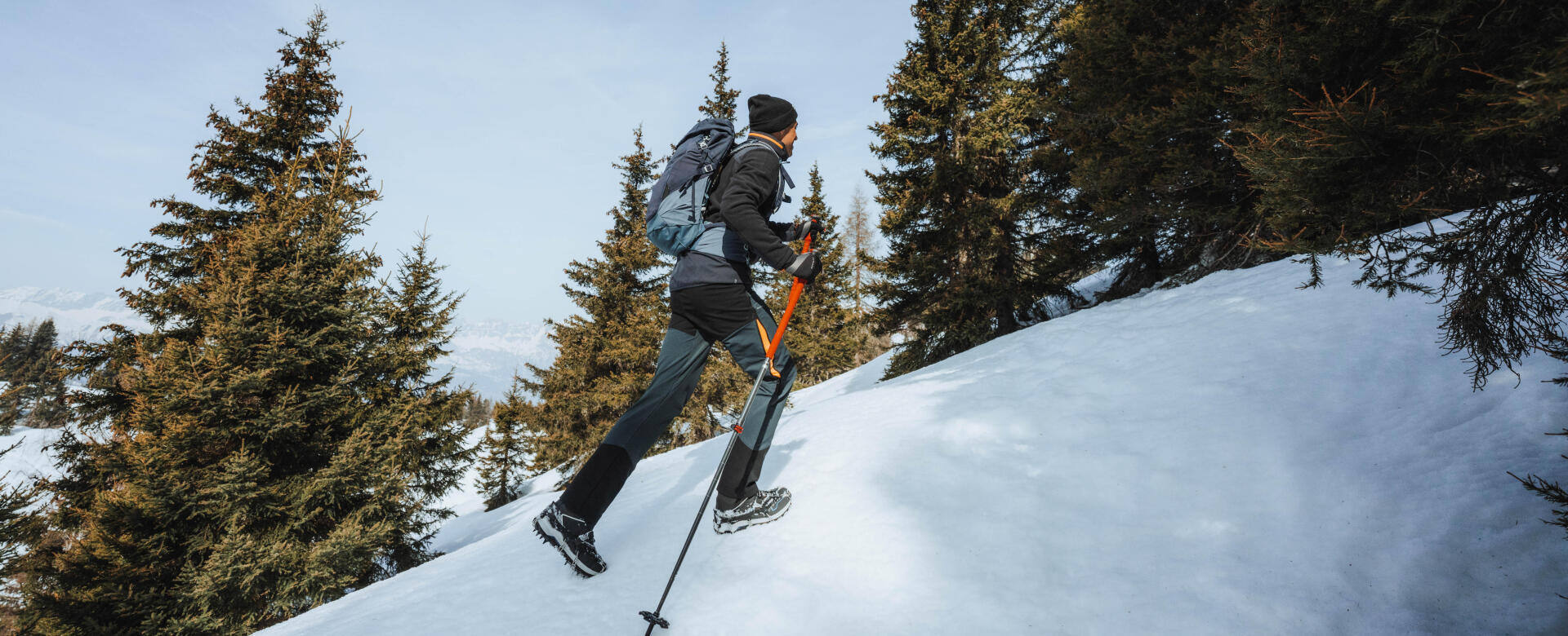 Choosing between snowshoes and grips for snow hiking: Quechua’s tips