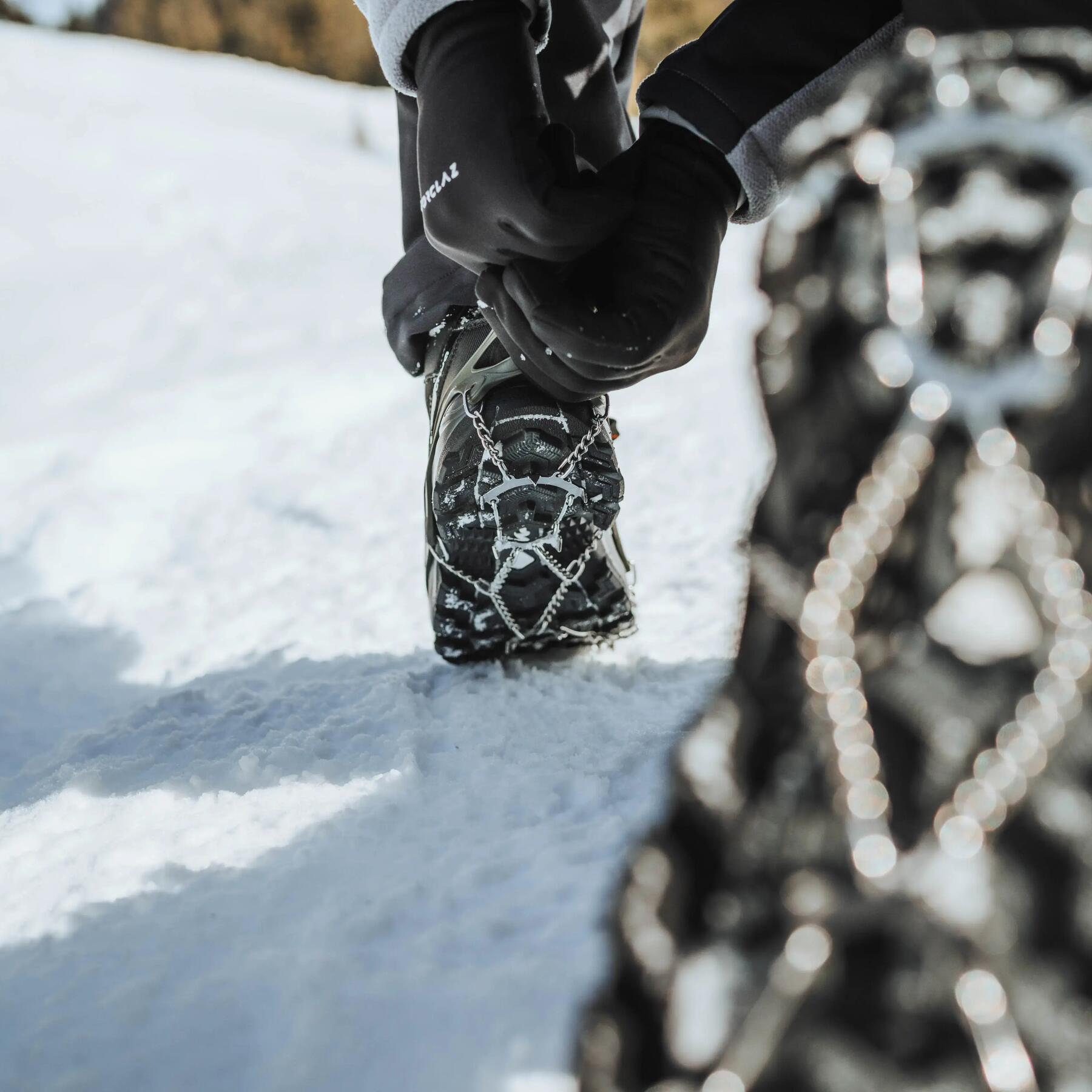 Bien choisir et utiliser ses crampons à neige Quechua en randonnée