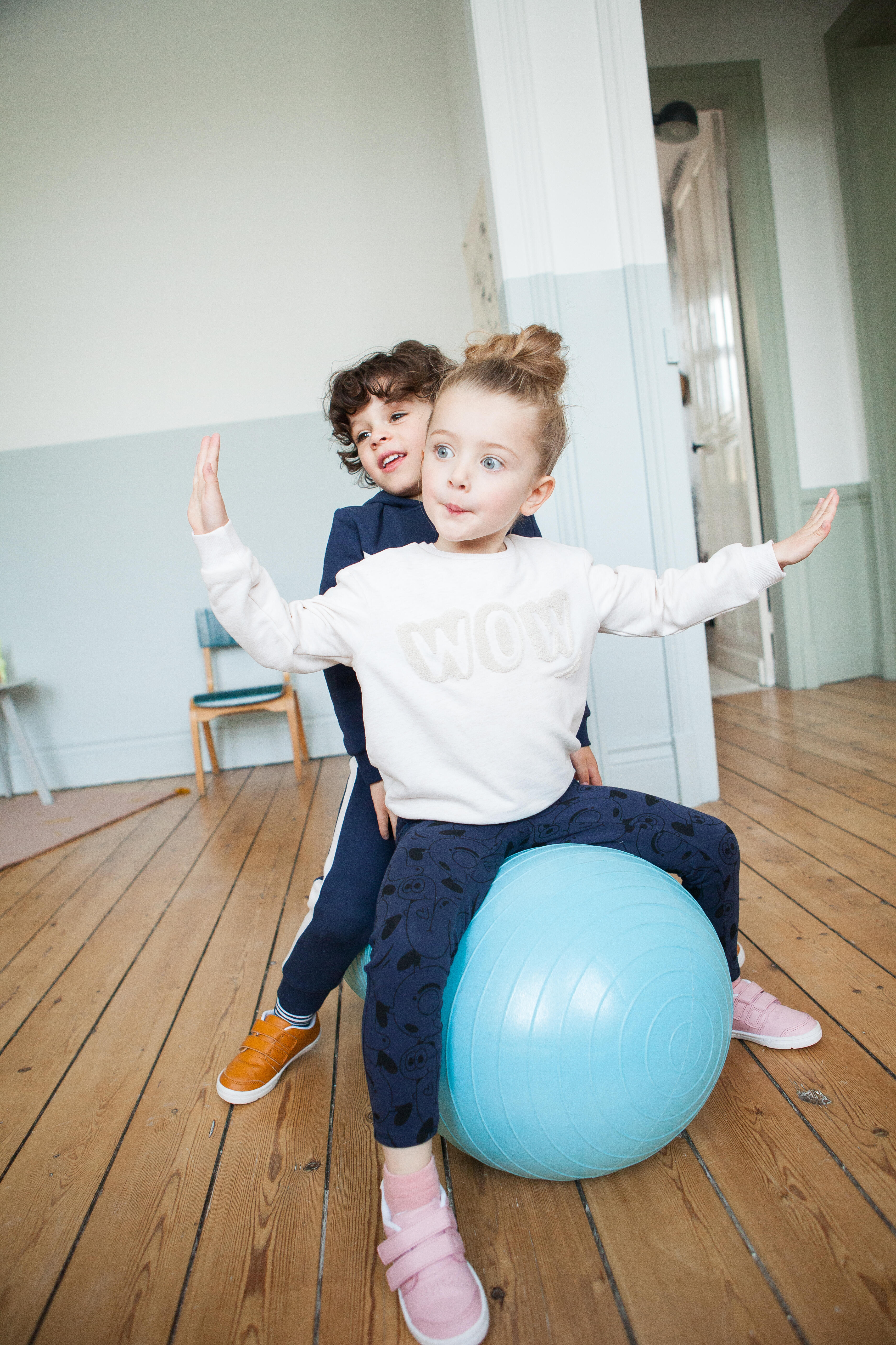 Kids’ Basic Sweatshirt - Beige with Motifs - DOMYOS