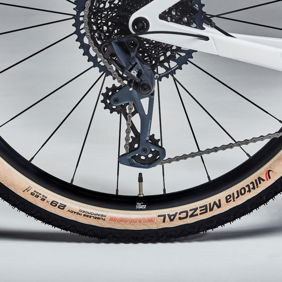 bicicleta-montana-29-carbono-rockrider-race-900-gx-eagle-mavic-crossmax-alum.jpg