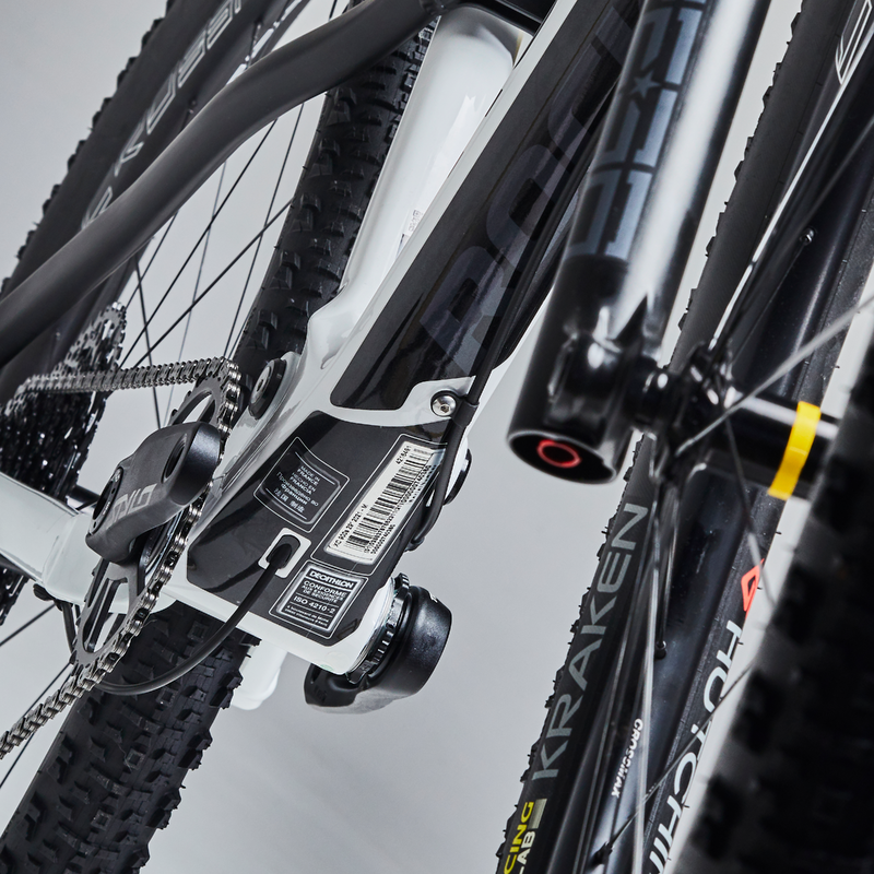 Velo VTT cross country XC 900 S cadre Carbone et aluminium blanc pour les clubs et collectivites Decathlon Pro