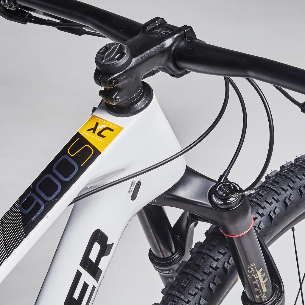 Kalnų dviratis „XC 900 S“ anglies pluošto ir aliumininiu rėmu, baltas