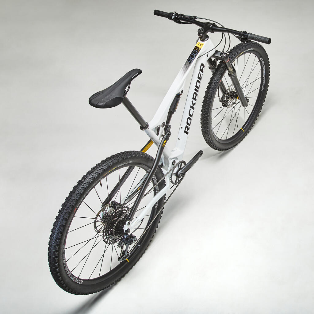 Beli brdski bicikl XC 900 S s karbonskim i aluminijumskim ramom