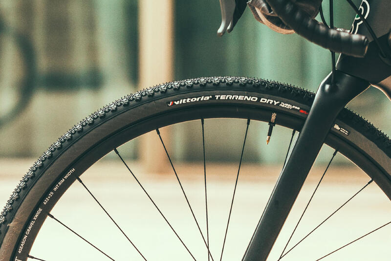 PNEU GRAVEL TERRENO DRY 700X38 TNT TUBELESS READY TRINGLE SOUPLE NOIR