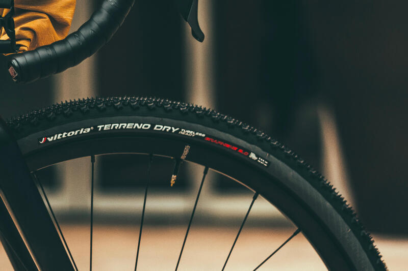 Opona rowerowa gravelowa Vittoria Terreno Dry 700X38 TNT Tubeless Ready z miękką stopką