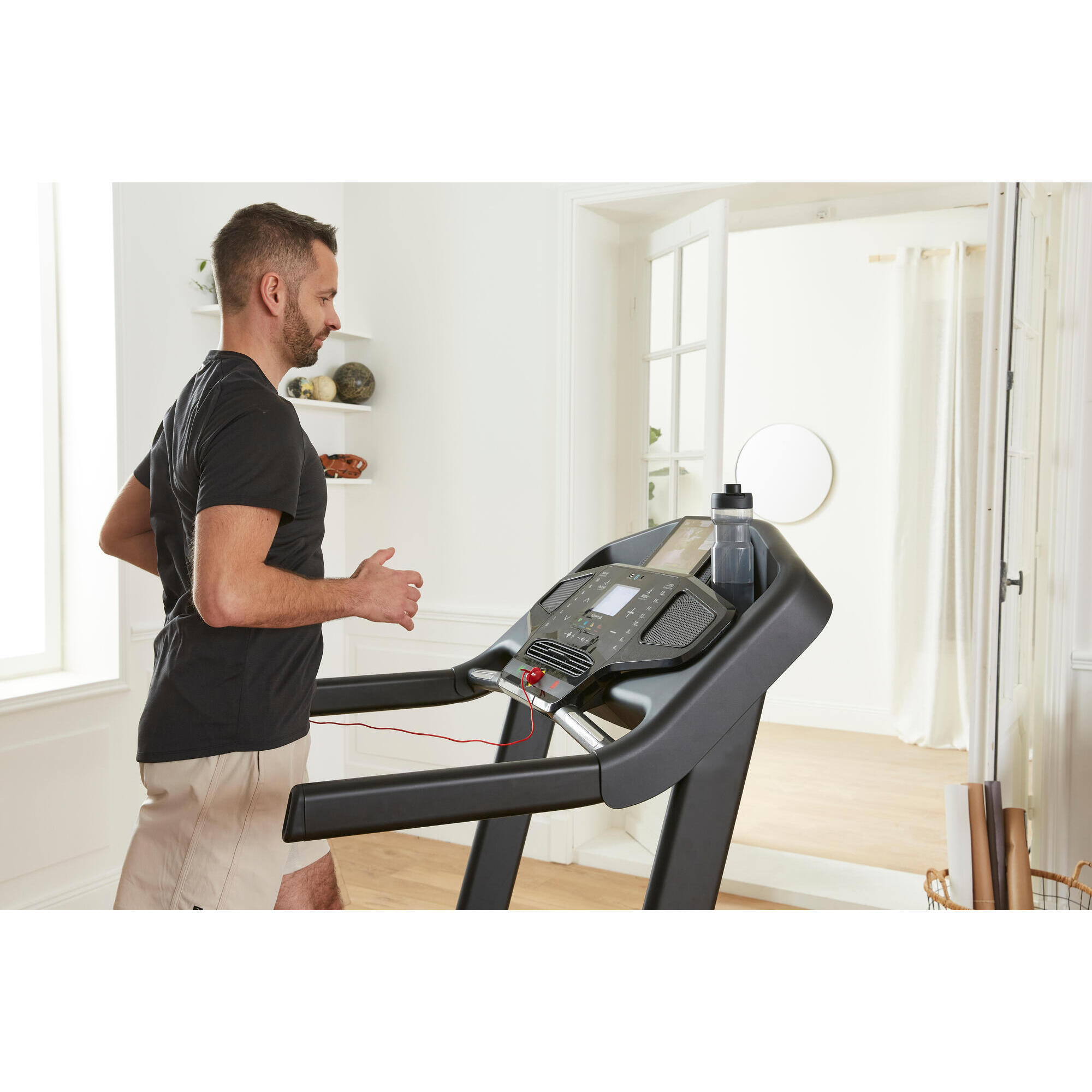 T900D Connected and High-Performance Treadmill, 18 km/h, 50x143cm