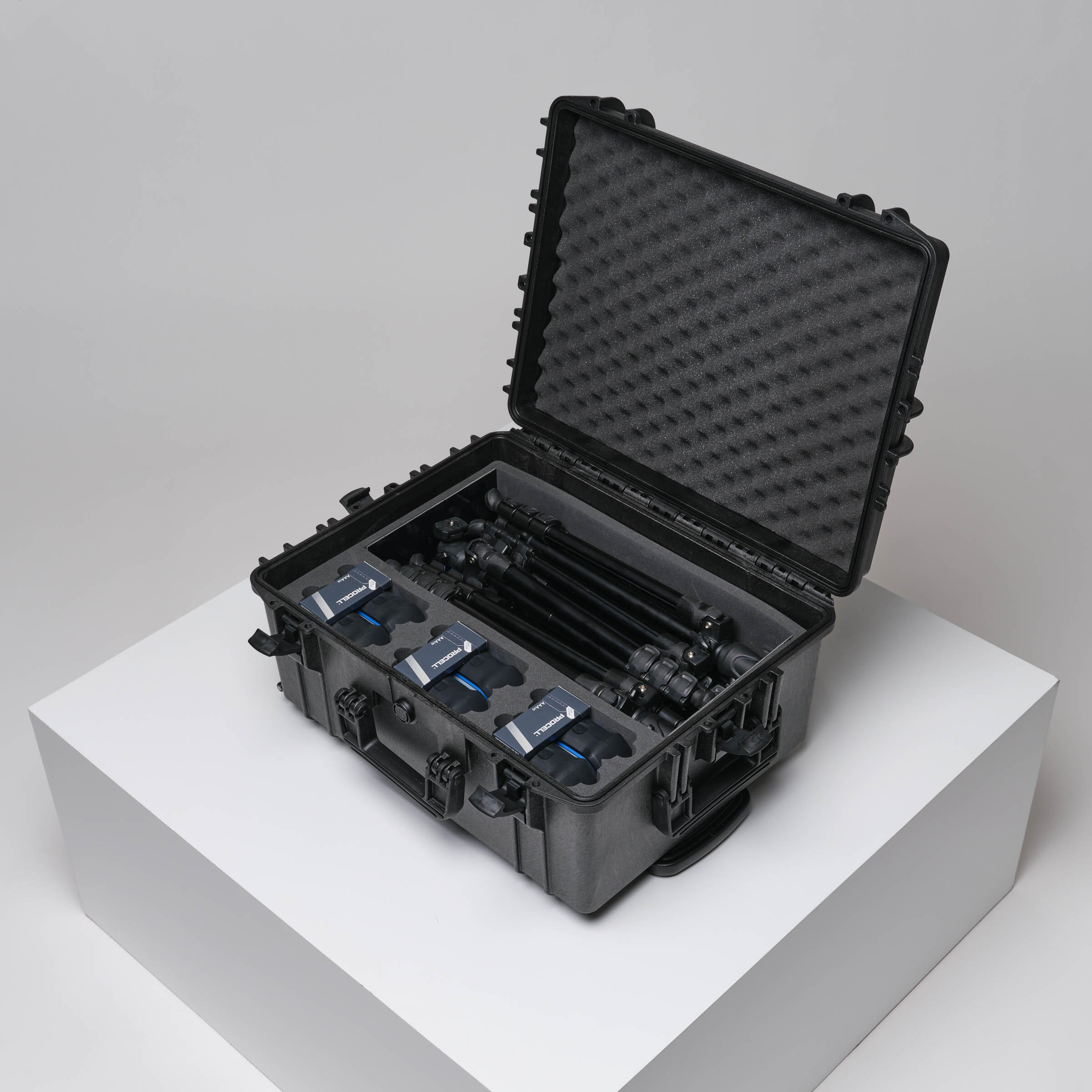 PACK TIR LASER AVEC 6 PISTOLETS, 6 CIBLES, 6 TREPIEDS, 6 TAPIS DE TIR ET VALISE 4/22