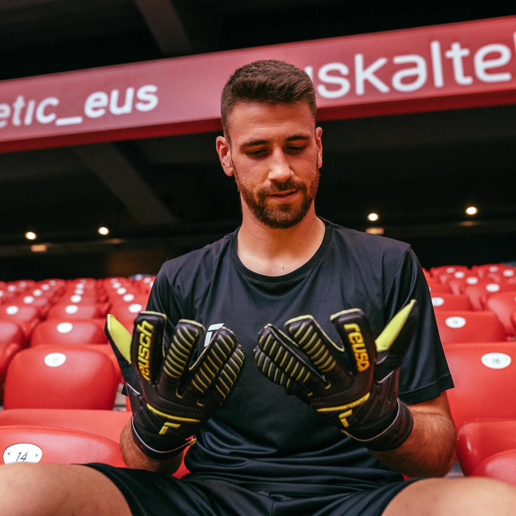 Adult Goalkeeper Glove Attrakt Evolution 10/11