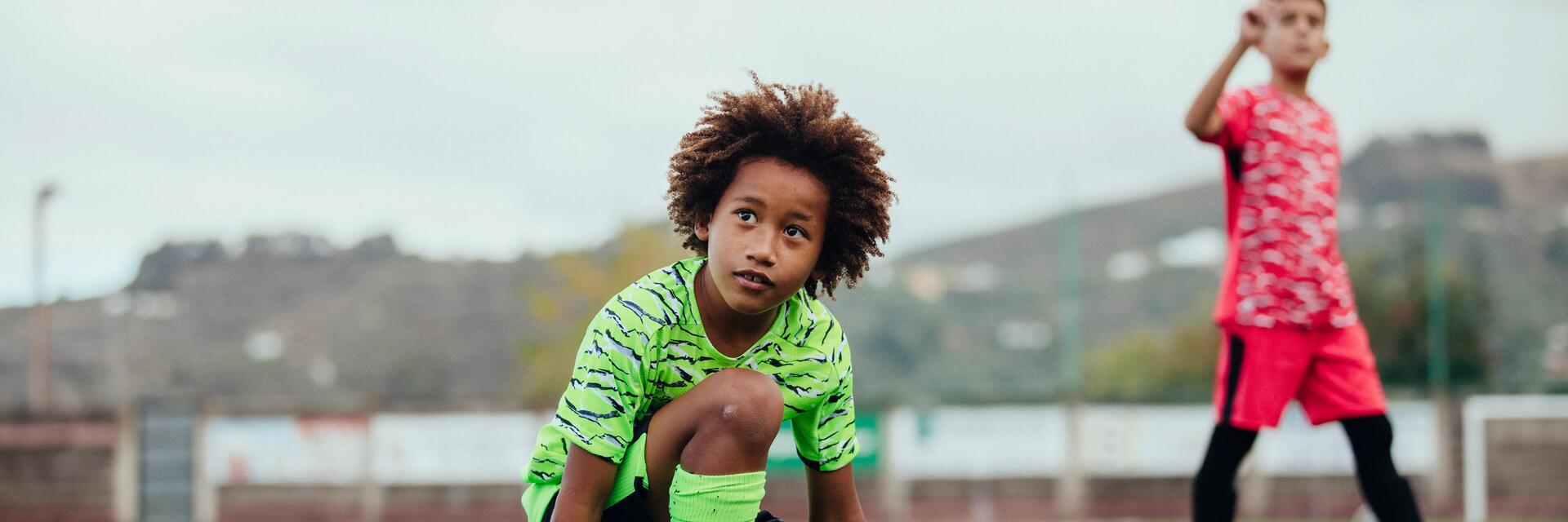 Wanneer sta je buitenspel in het voetbal: uitleg en regels