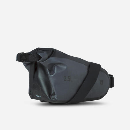 Crna vodonepropusna torba za sedište bicikla 2,5 l