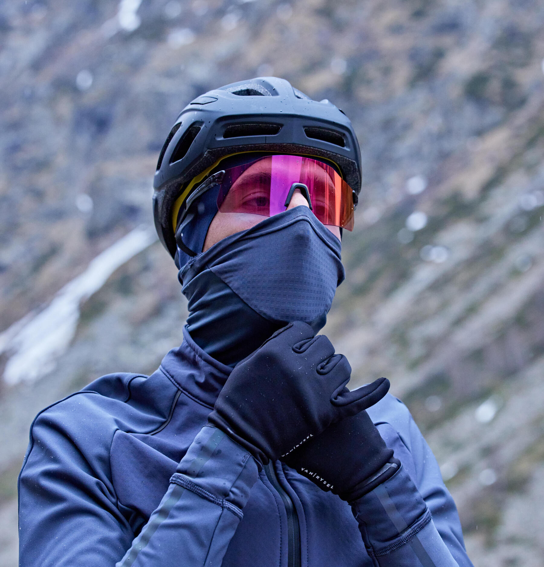 eTyre, des chaussettes à clous de pneus de vélo pour la neige sur