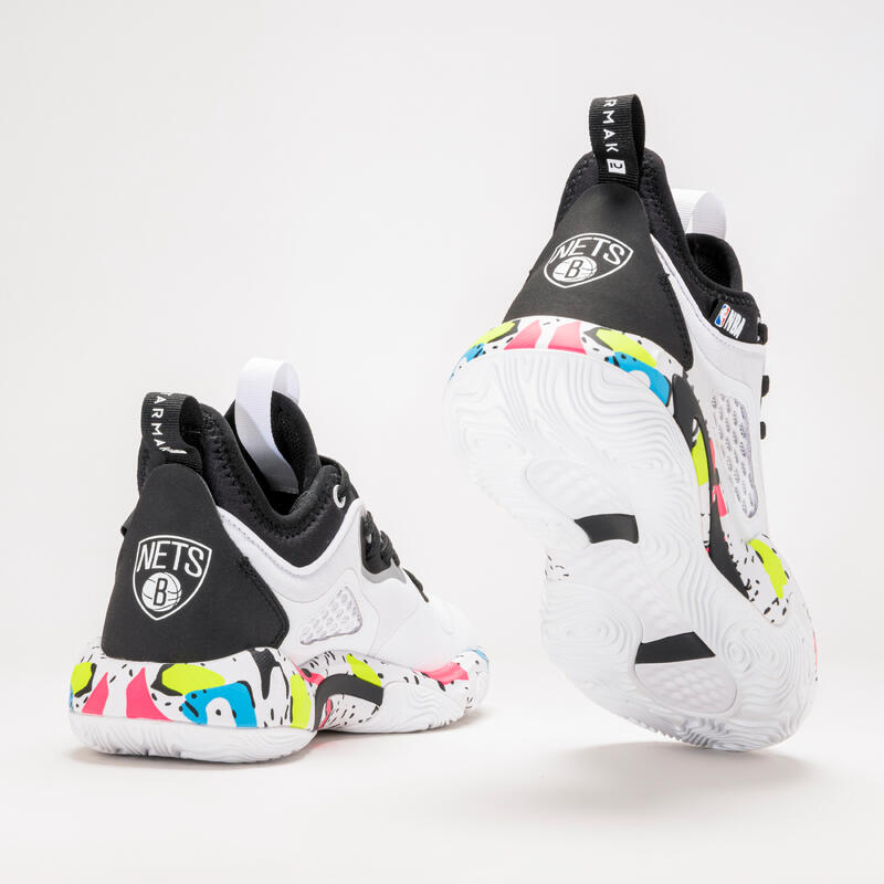 Chaussures de basketball NBA Brooklyn Nets enfant - SE900 MINI ME blanc