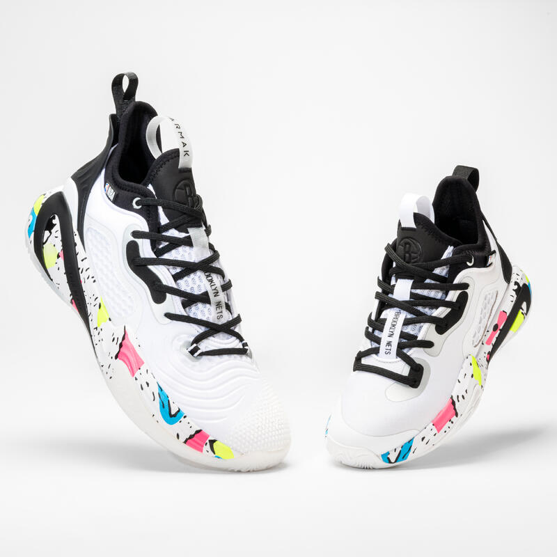 Chaussures de basketball NBA Brooklyn Nets enfant - SE900 MINI ME blanc