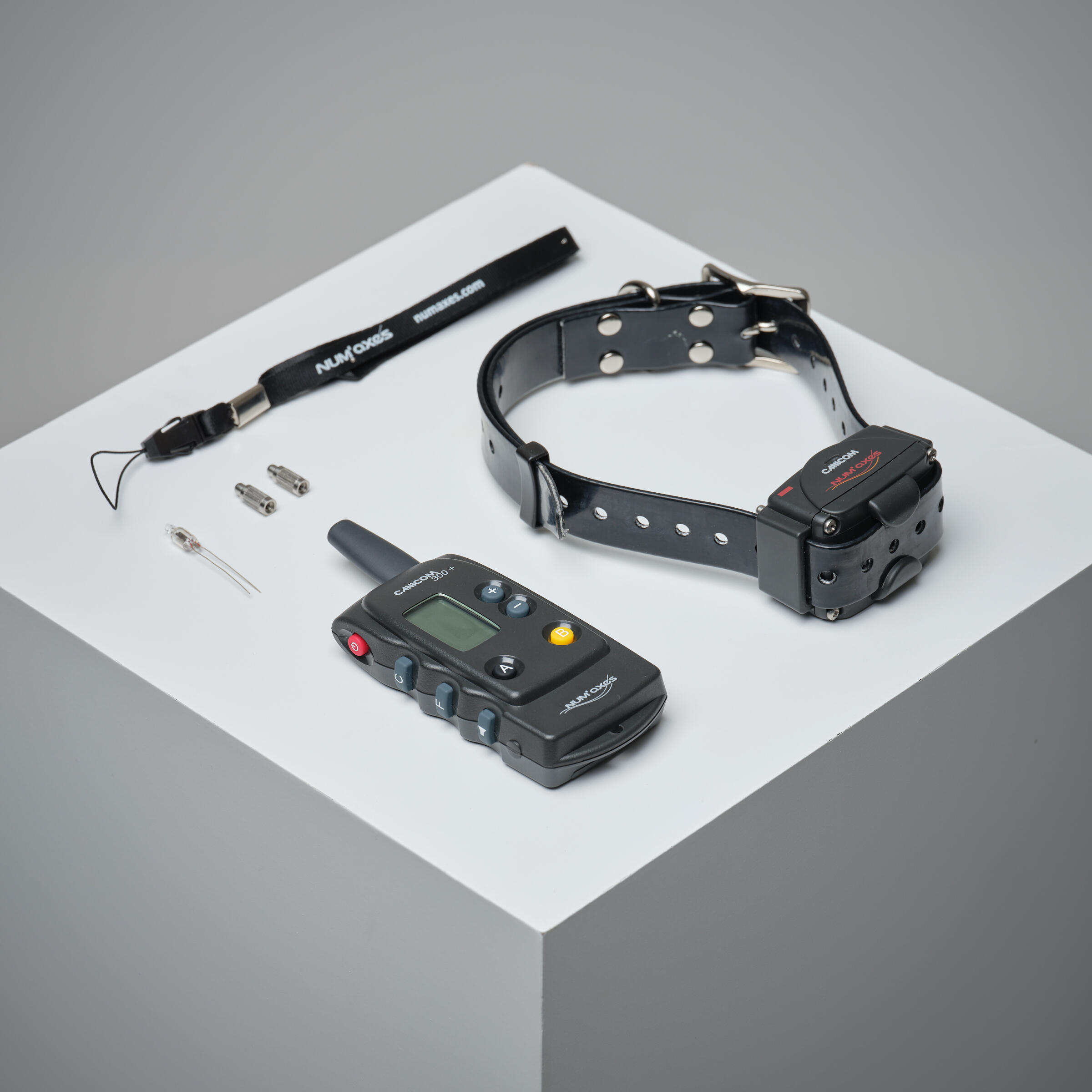 PALMS JABAMI90CD &110F 8個セット NUM'AXES - Set zgardă + telecomandă de dresare pentru câine Num