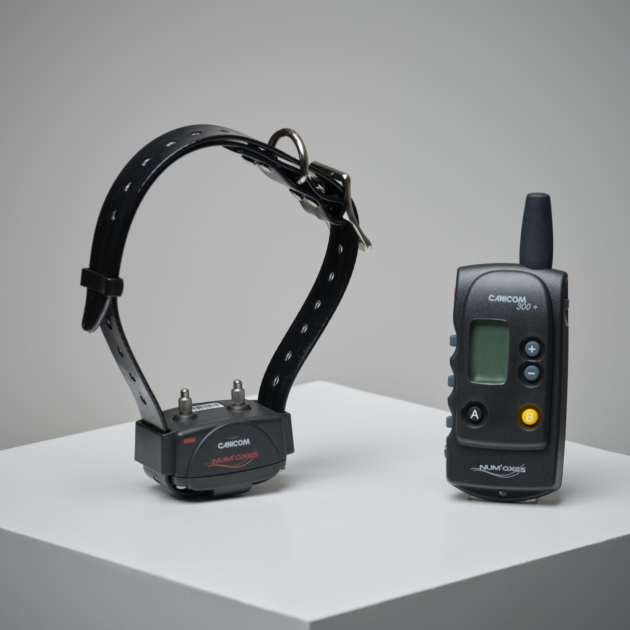 NUM'AXES - Set zgardă + telecomandă de dresare pentru câine Num